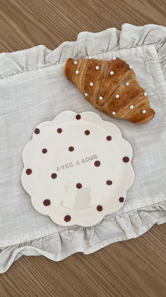 Assiette “Avec Amour” polka dots 🤎